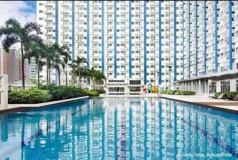Luxe & Cozy 1BR Apt with Netflix/Pool/Mall/Cinema Condominio in Mandaluyong