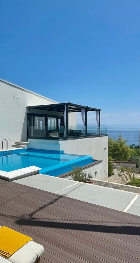 Property building, Balcony/Terrace, Sea view, Swimming pool