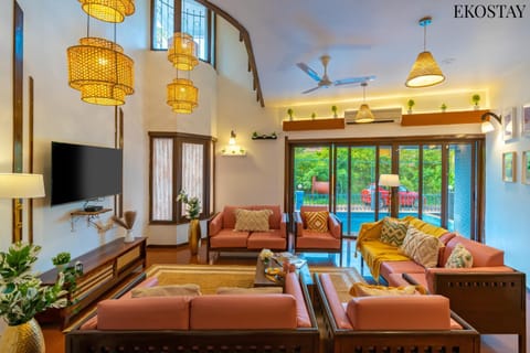 Communal lounge/ TV room, TV and multimedia, Living room, Seating area, Evening entertainment