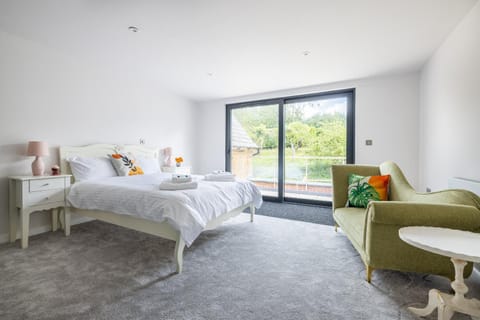 H2-Roof Top-3 Bedrooms-2BA-Free Parking-Sleeps 6 Albergue natural in Bruton