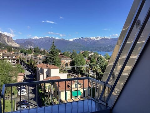 Attico vista lago e montagna Apartamento in Stresa
