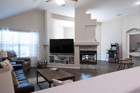 TV and multimedia, Living room, fireplace