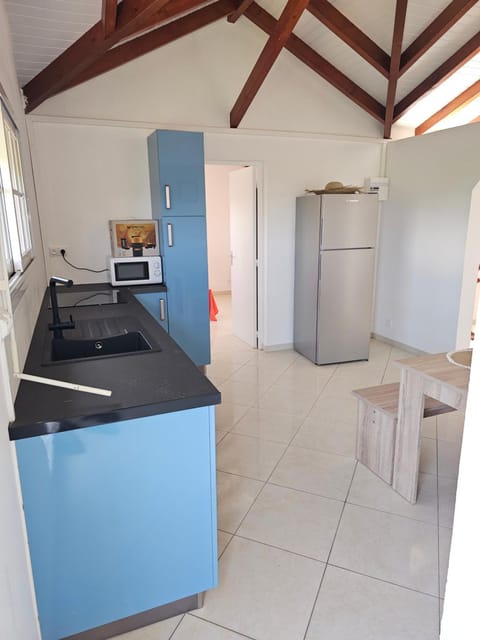 Kitchen or kitchenette, Dining area, minibar, oven, pet friendly, stove