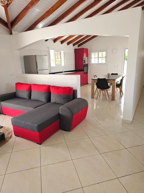 Kitchen or kitchenette, Seating area, Dining area, minibar, oven, pet friendly