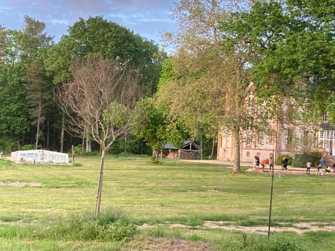 La Maison du Garde, domaine de La Drelas, 6 couchages, pierre et bois, Casa in Chaumont-sur-Tharonne