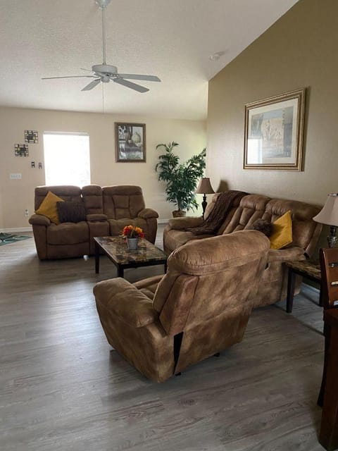 Living room, Seating area, fireplace