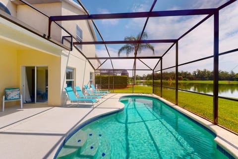 Sunsoaked Paradise House in Kissimmee
