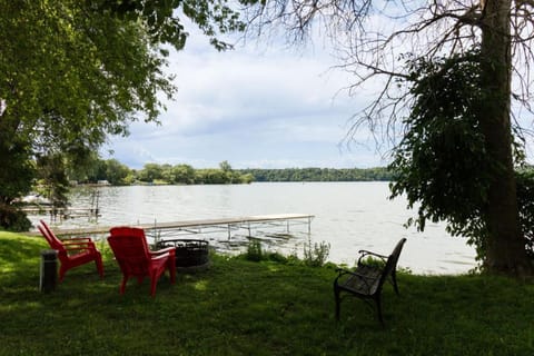 Luxury Waterfront Cottage Casa in Greater Napanee