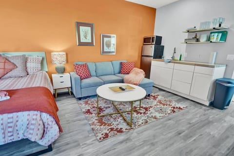 Coral Reef Beautifully Decorated and Close 2 BCH Condominio in Fort Walton Beach