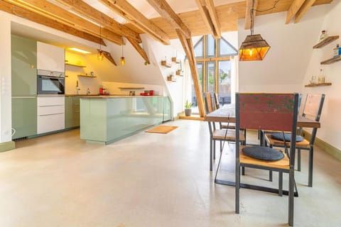 Kitchen or kitchenette, Living room, Seating area, Dining area, oven, pet friendly, stove