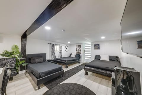 4 Mi to Hard Rock Stadium West Park Escape Apartment in West Park