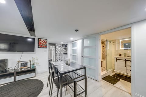 4 Mi to Hard Rock Stadium West Park Escape Apartment in West Park