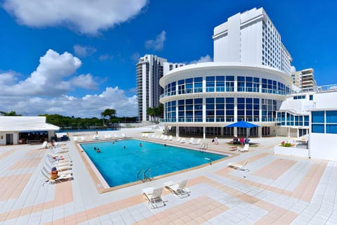 Property building, Day, Pool view, Swimming pool, sunbed