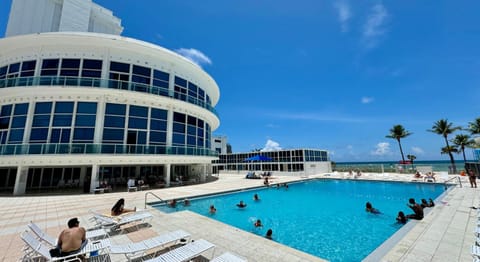 Property building, Day, Pool view, Swimming pool, group of guests, sunbed