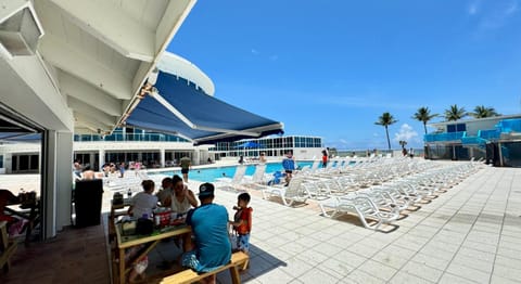 Day, People, Pool view, Swimming pool, children, group of guests, sunbed