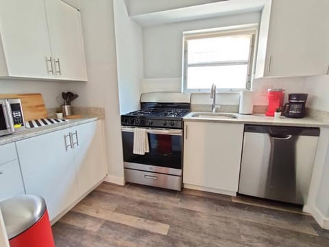 Cozy 1BDR In Central Philly Hosted By StayRafa 2R Condominio in Rittenhouse Square