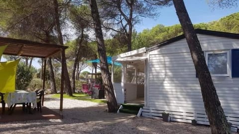 Location de Mobile-home dans camping 5 étoiles Camping /
Complejo de autocaravanas in Roquebrune-sur-Argens