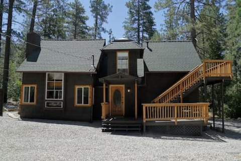 Hobbit House - Charming In Town House in Idyllwild-Pine Cove