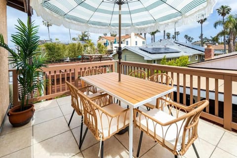Stylish Guest House with Ocean & City Views Condo in Sunset Cliffs