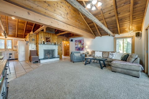 Delton Oasis Retreat with Lake Views and Deck! House in Delton