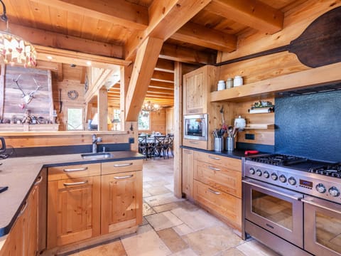 Grand chalet de charme pour 14 pers. à 500m des télécabines, avec ascenseur et Wi-Fi - FR-1-754-8 Chalet in Montriond