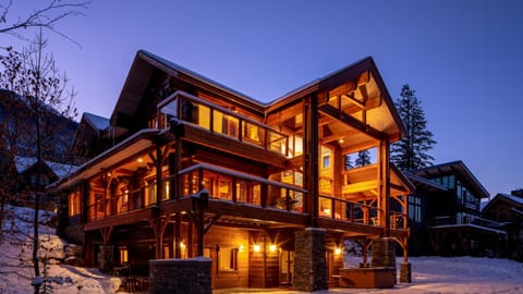 Lush Mountain Accommodations Casa in Columbia-Shuswap A