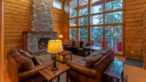 Lush Mountain Accommodations Casa in Columbia-Shuswap A