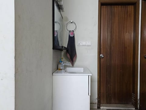 Vintage GreyRoom - Family Stay Apartment in Dhaka