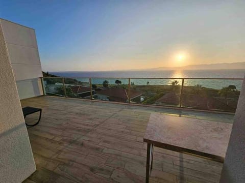 Dream Sea and Chios View Rooftop Apartment in Cesme