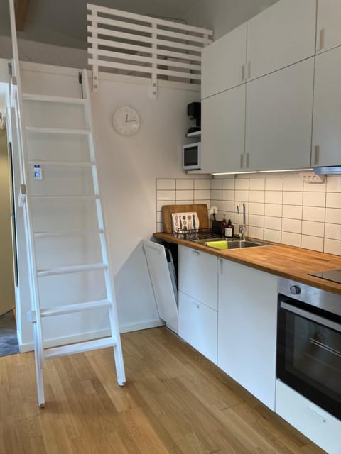 Tiny grey house with loft, 15 min from city center Casa in Gothenburg