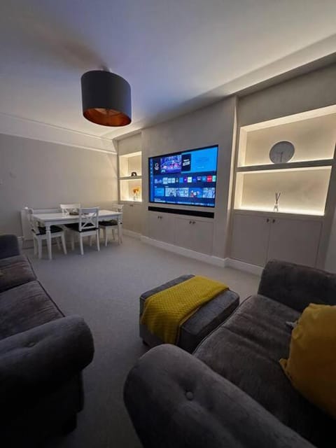 Luxurious New Serviced Apartment (Surrey) Apartamento in Redhill
