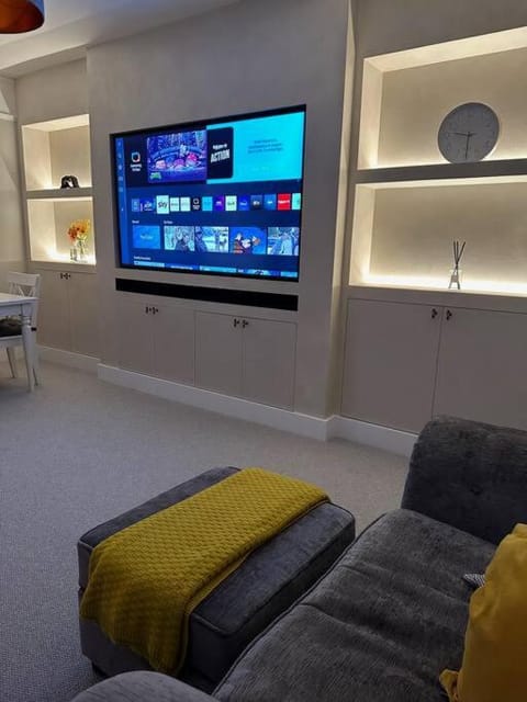 Luxurious New Serviced Apartment (Surrey) Condominio in Redhill