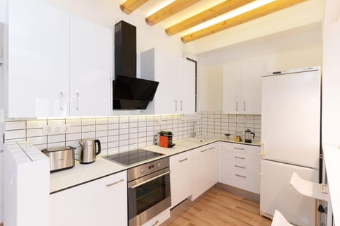 Kitchen or kitchenette, minibar, pet friendly, stove