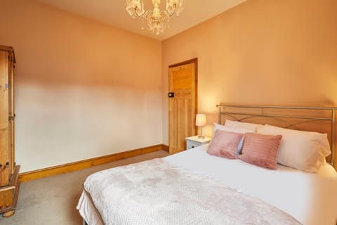 Host & Stay - Cromwell House House in Filey