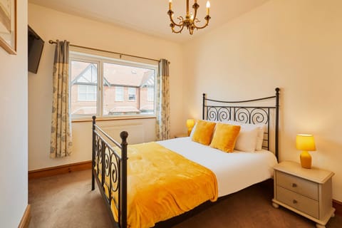 Host & Stay - Cromwell House House in Filey