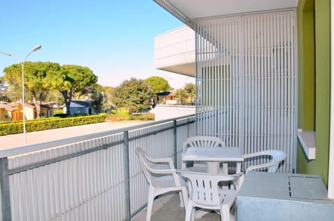View (from property/room), Balcony/Terrace, furniture