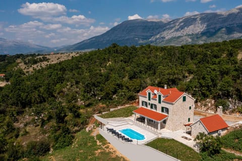 Day, Natural landscape, Mountain view, Swimming pool