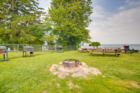 Pet-Friendly Lake Erie Cottage - Walk to the Water House in Geneva-on-the-Lake