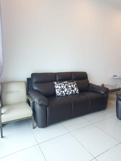 Seaview Condo 10pax #10minQueensbay #15minSpice Condo in Bayan Lepas