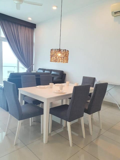 Seaview Condo 10pax #10minQueensbay #15minSpice Condo in Bayan Lepas