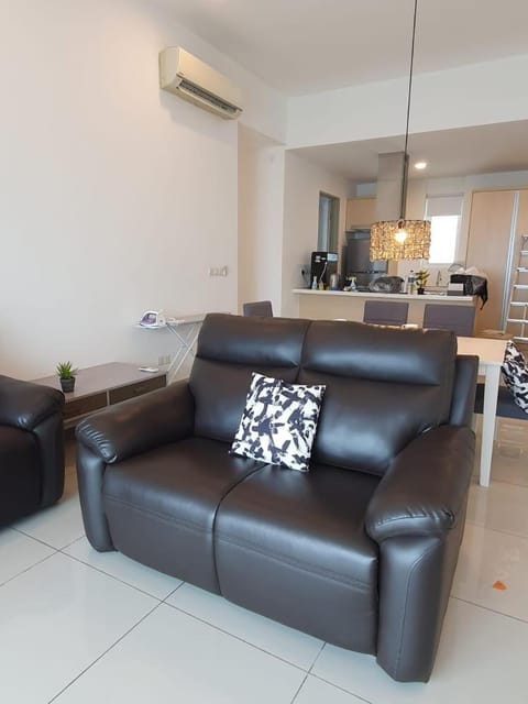 Seaview Condo 10pax #10minQueensbay #15minSpice Condo in Bayan Lepas