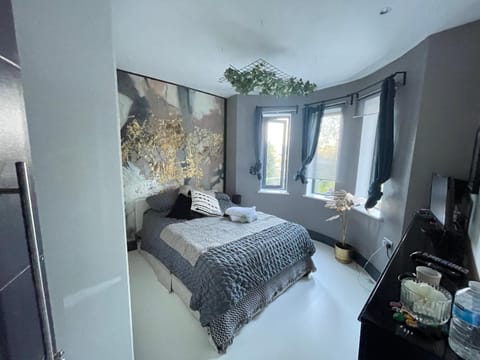 Unique and Artsy Holiday Shared Home Vacation rental in London Borough of Croydon