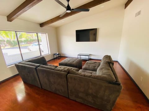 Spacious 6br Wprivate Pool, Bbq In Mesa! House in Mesa