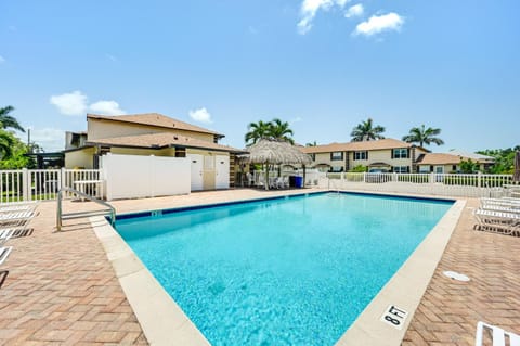 Marco Island Townhome 2 Mi to Beaches! House in Marco Island