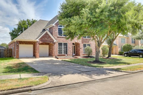 Spacious Sugar Land Retreat with Fireplace and Yard House in Sugar Land