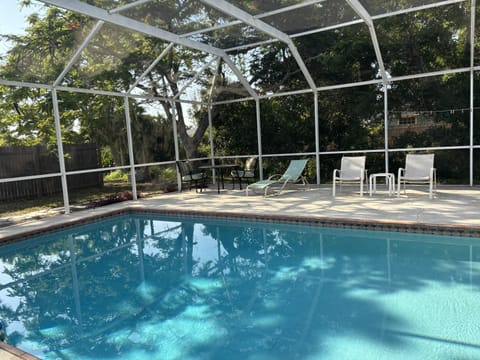 3bdr, 2 bath, heated pool, 5min from beach Casa in South Venice