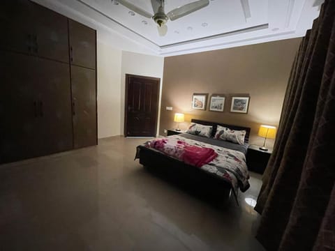 Three Bedroom Villa Villa in Lahore