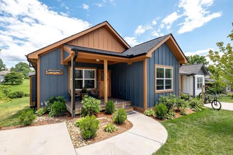 Property building, Spring, Day, Garden