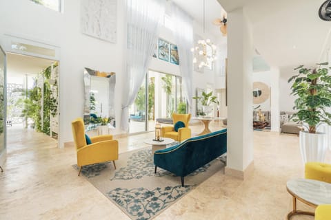 Luxury lakefront vacation paradise! Villa in Punta Cana