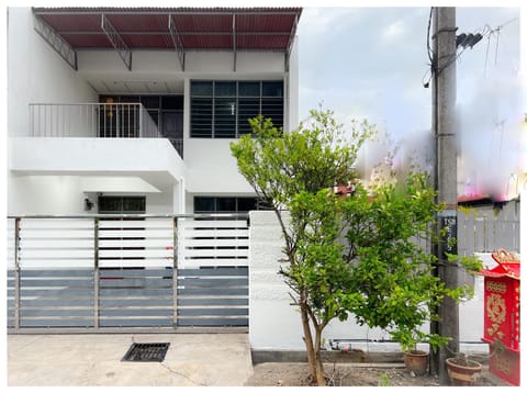 ✩ 23 HOUSE ✩ 23号 复古老宅 ✩ Vintage Homestay Casa in Penang